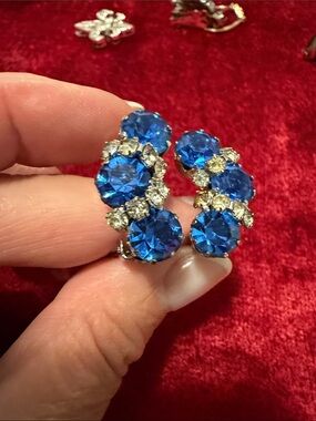 Vintage-unsigned Blue glass Crystal Clip-On Earrings - good condition
